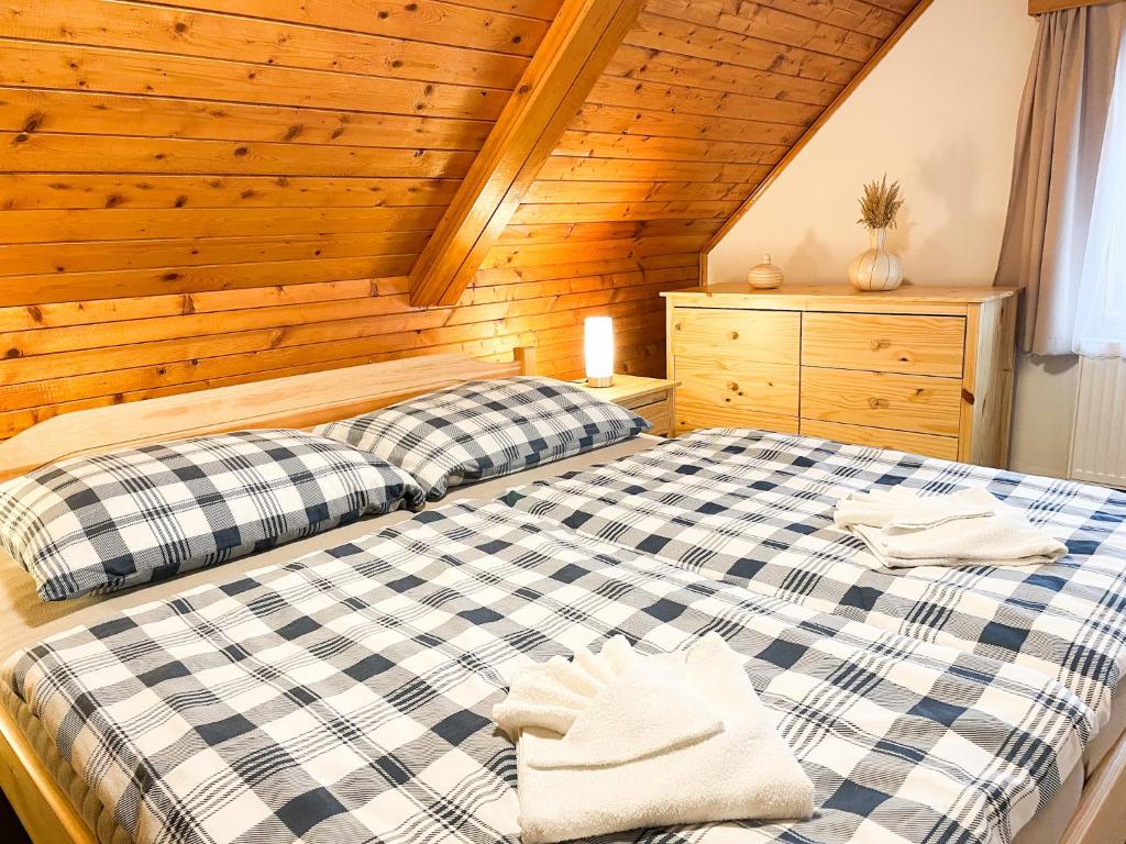 Postel nebo postele na pokoji v ubytování Chalupa Rozálka