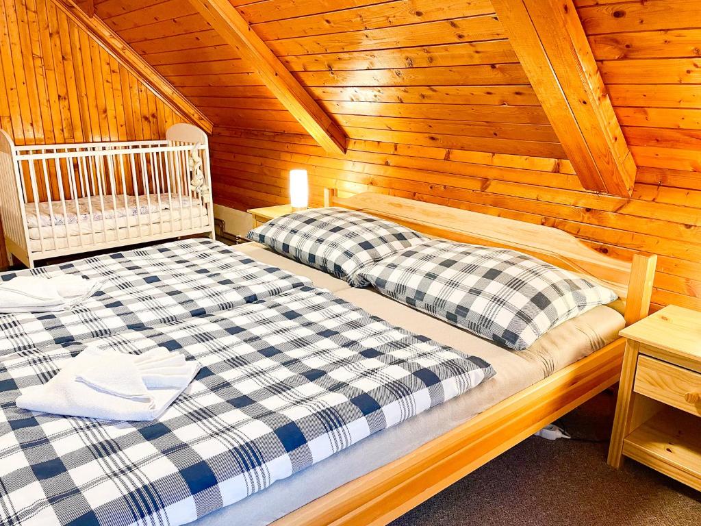 Postel nebo postele na pokoji v ubytování Chalupa Rozálka