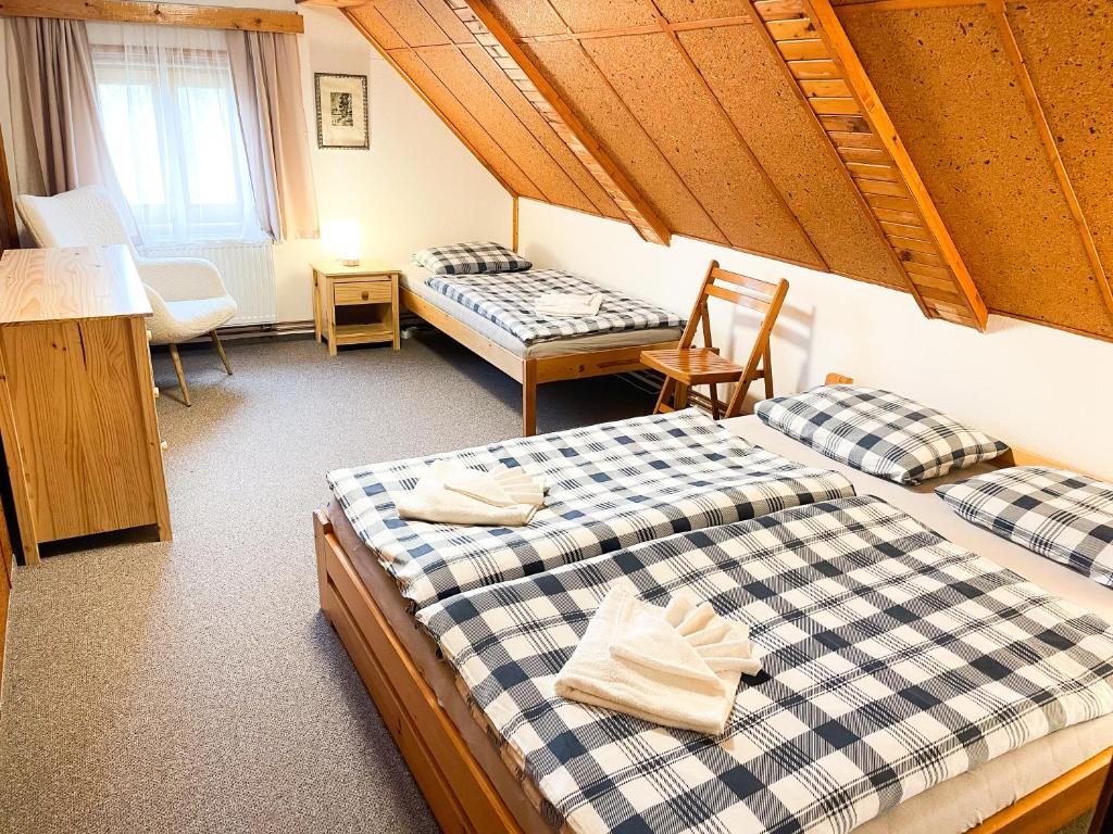 Postel nebo postele na pokoji v ubytování Chalupa Rozálka