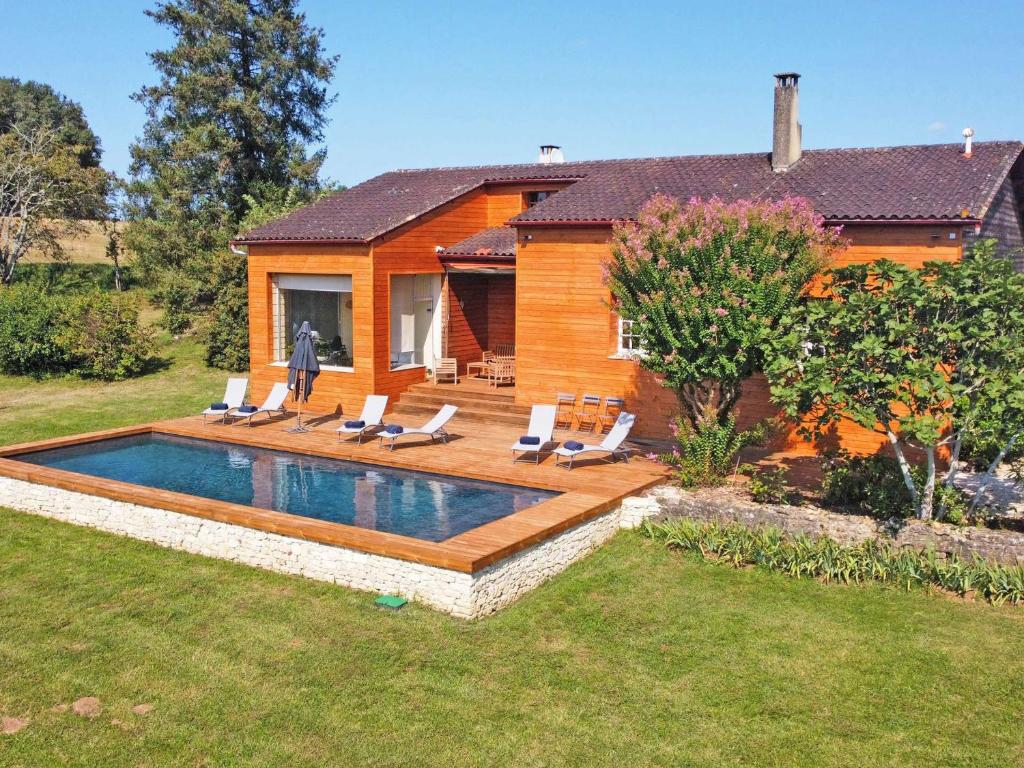 a house with a swimming pool in the yard at Maison rénovée avec piscine privée, 3 chambres à Calès - FR-1-824-8 in Calès