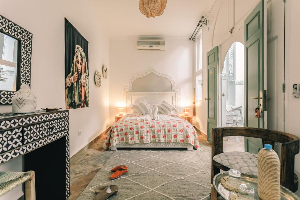 Postel nebo postele na pokoji v ubytování Riad Zeitoun Palace