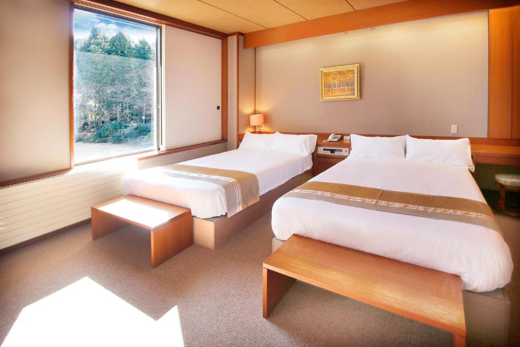 Postel nebo postele na pokoji v ubytování Hakone Kohaku Onsen Hotel 箱根琥珀温泉ホテル