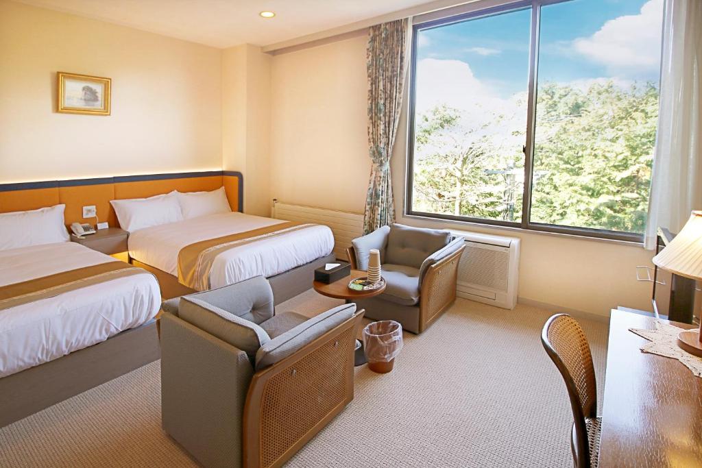 Postel nebo postele na pokoji v ubytování Hakone Kohaku Onsen Hotel 箱根琥珀温泉ホテル