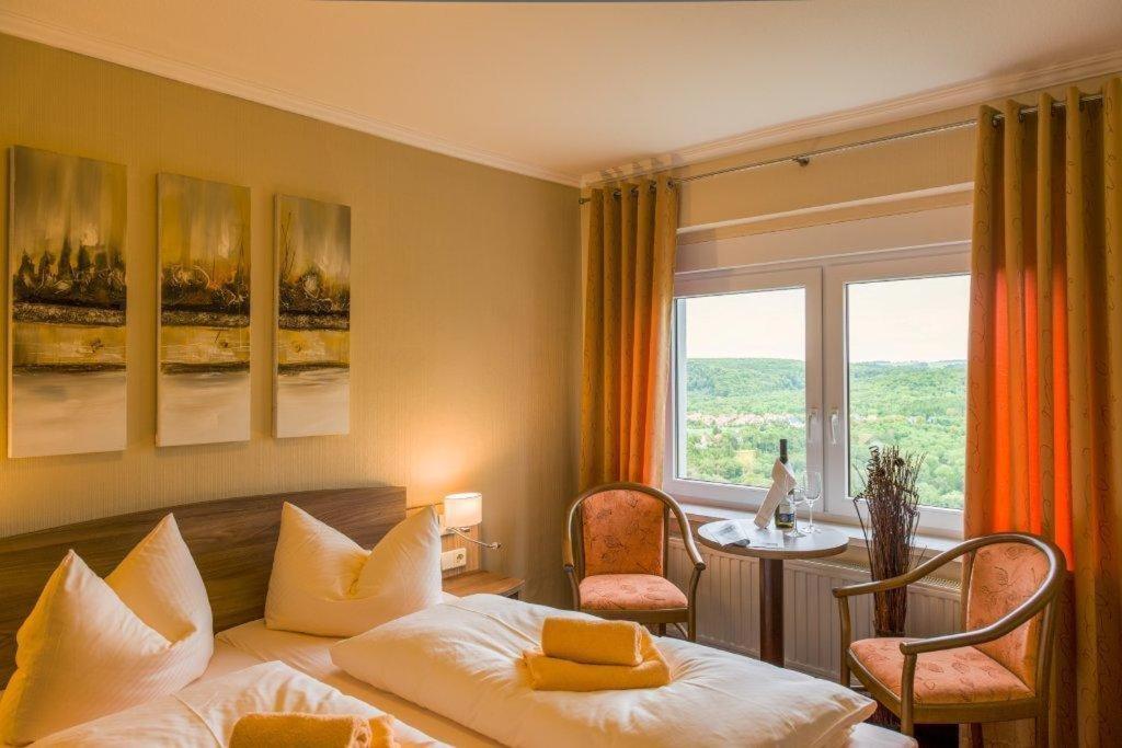 Postel nebo postele na pokoji v ubytování Berghotel Wilhelmsburg