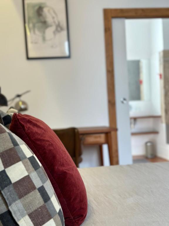 Giường trong phòng chung tại Baixa Chiado Bedrooms