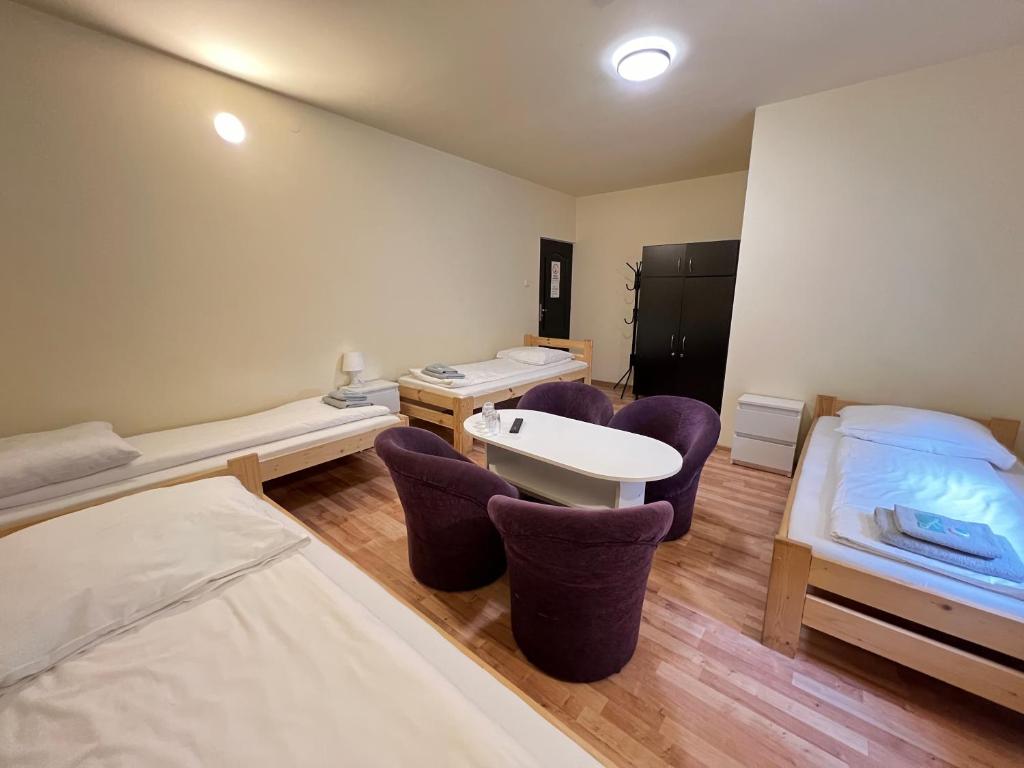 Voodi või voodid majutusasutuse ETNA - Hostel -Noclegi Rzeszów 24 Pokoje toas