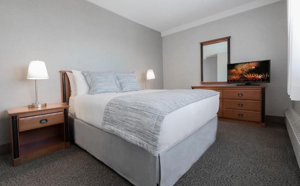 Cama ou camas em um quarto em L'Appartement Hôtel