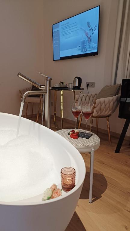 TV a/nebo společenská místnost v ubytování Hotel Villa Cuserina