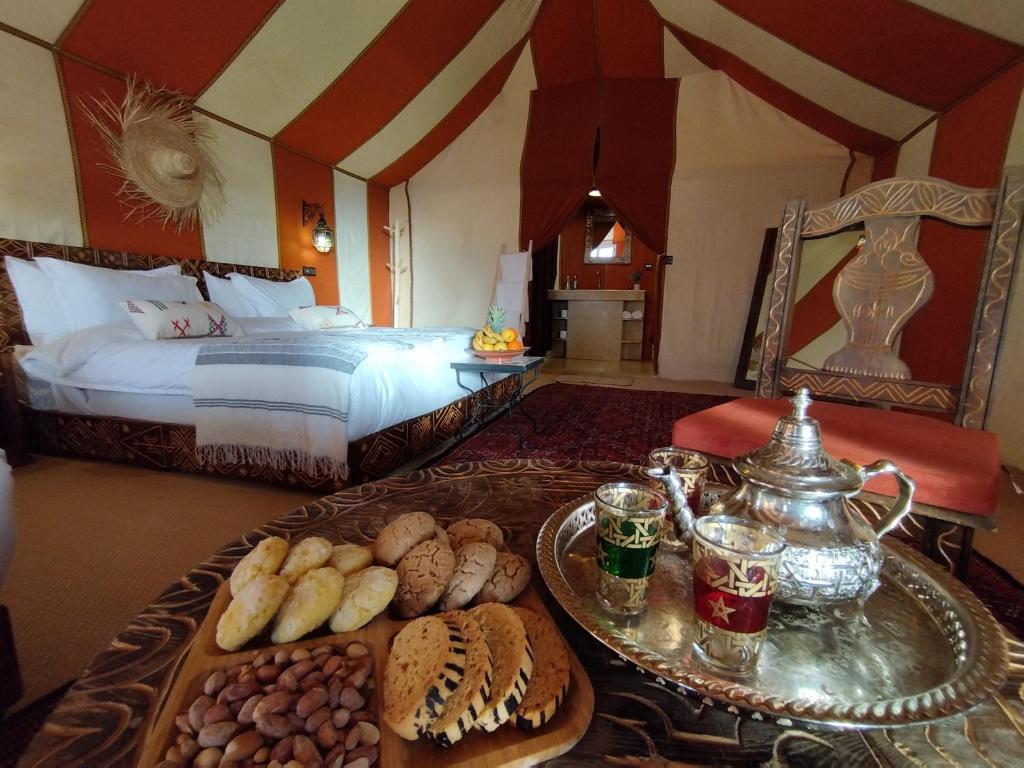 Jídlo v luxury tent nebo okolí