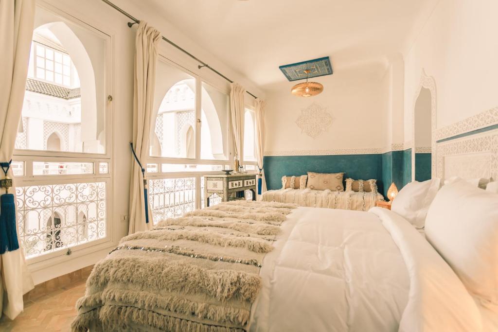 Postel nebo postele na pokoji v ubytování Riad Zeitoun Palace