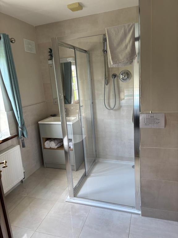 Koupelna v ubytování Ballindrum Farm B&B