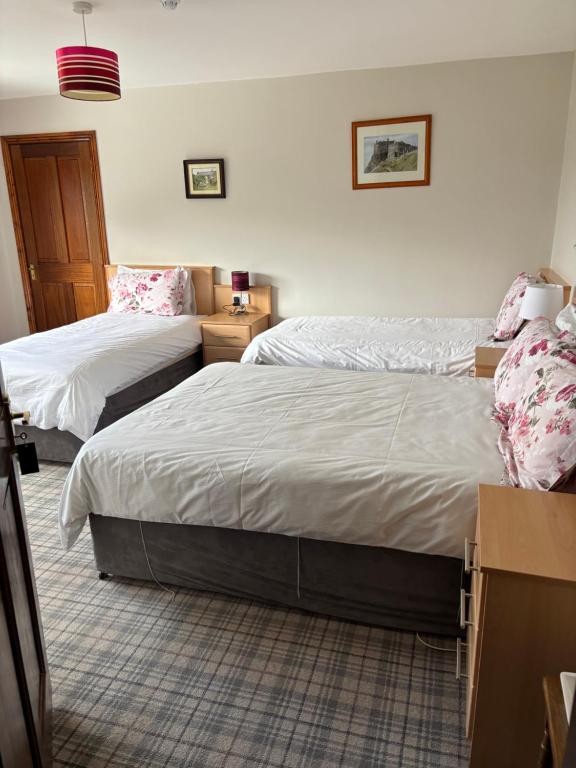 Postel nebo postele na pokoji v ubytování Ballindrum Farm B&B