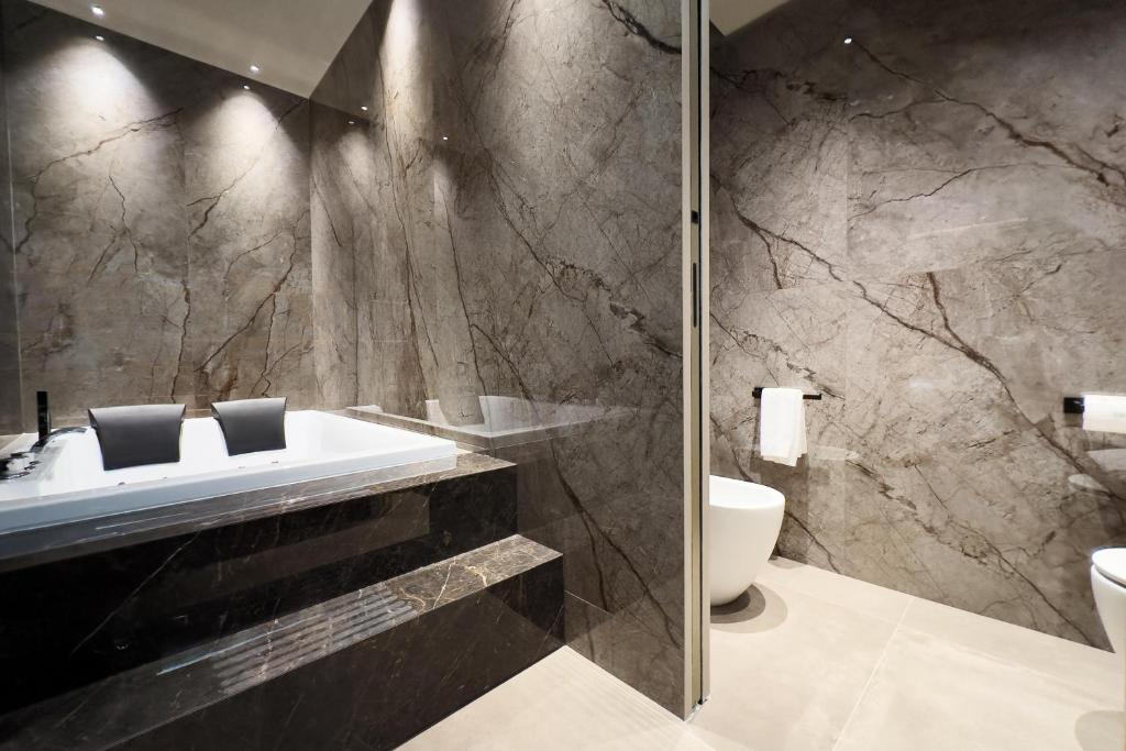 Koupelna v ubytování Donna Filomena Luxury Suites