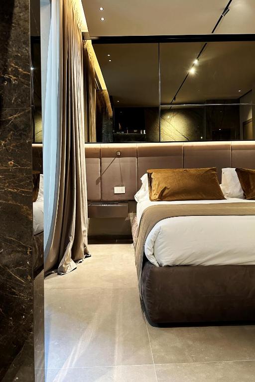 Postel nebo postele na pokoji v ubytování Donna Filomena Luxury Suites