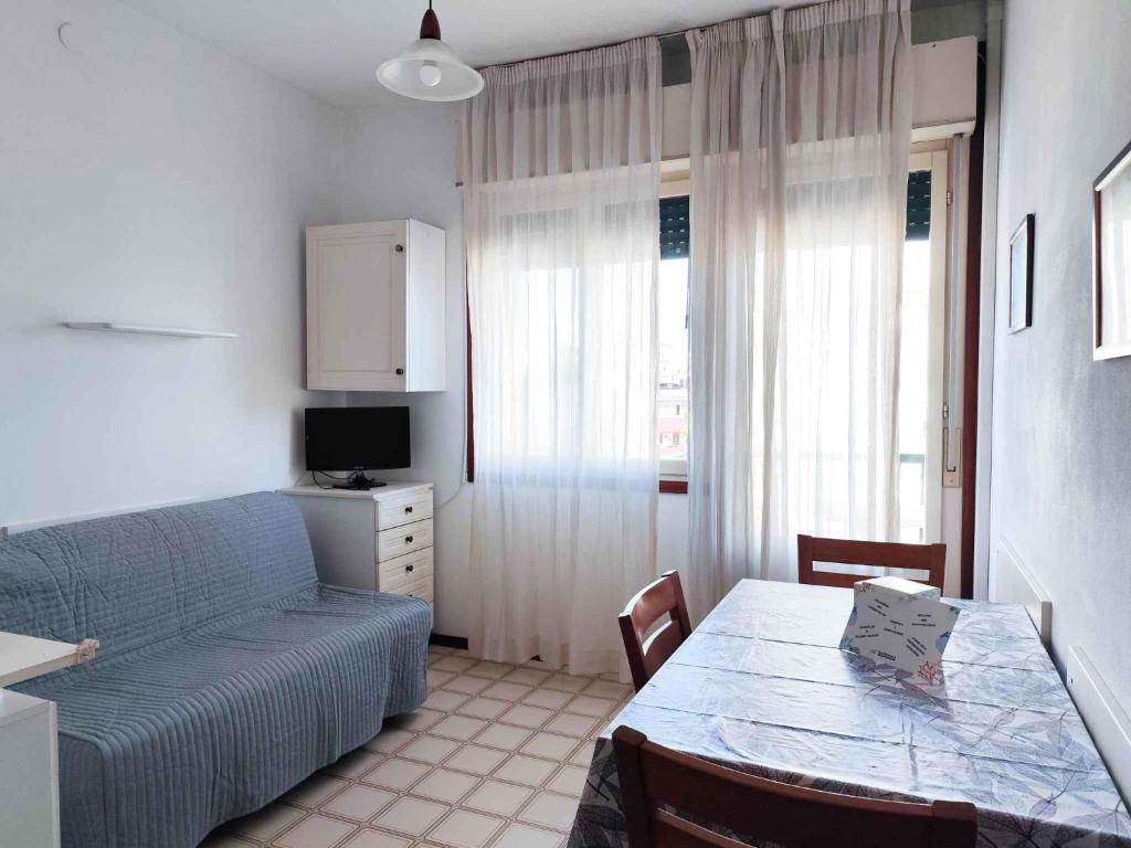 Televízia a/alebo spoločenská miestnosť v ubytovaní Apartment in Lido di Jesolo 25174