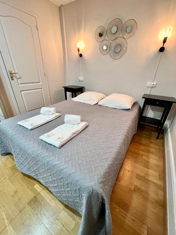 Postel nebo postele na pokoji v ubytování Hôtel Patricia - Strasbourg Hyper Centre