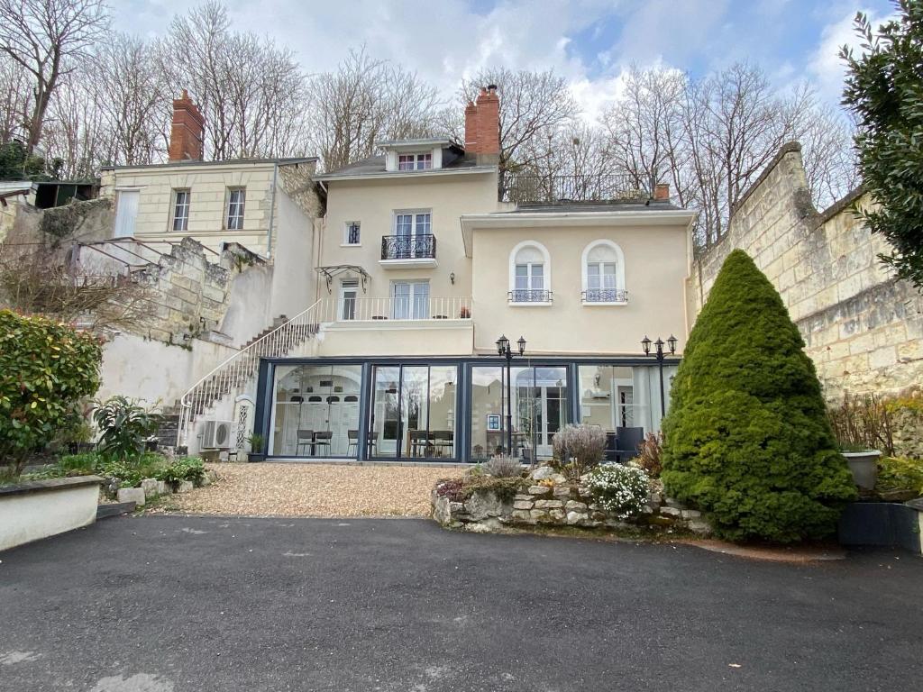 a large white house with a lot of windows at Les Rives du Cher - Chambres d'hôtes in Montrichard