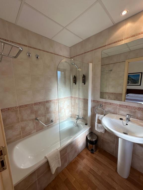 Koupelna v ubytování Hotel Romànic