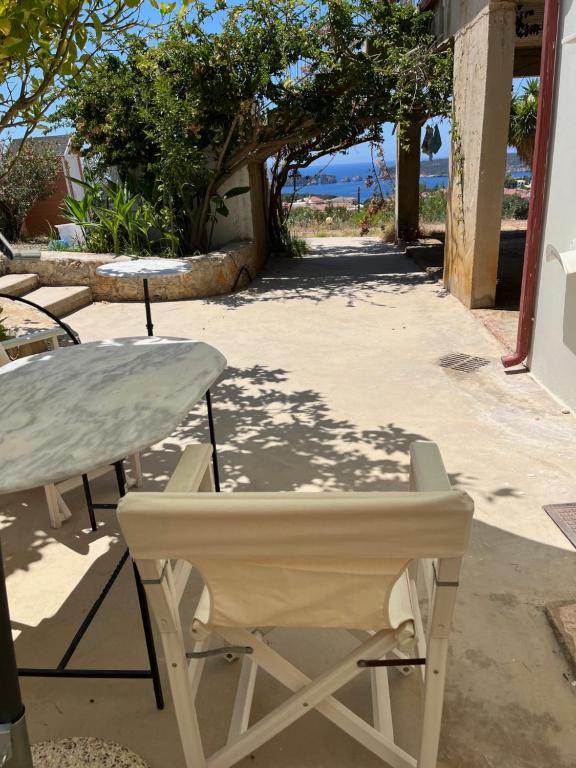 a table and chairs with a view of the ocean at Nicole's Cave Studio in Pylos