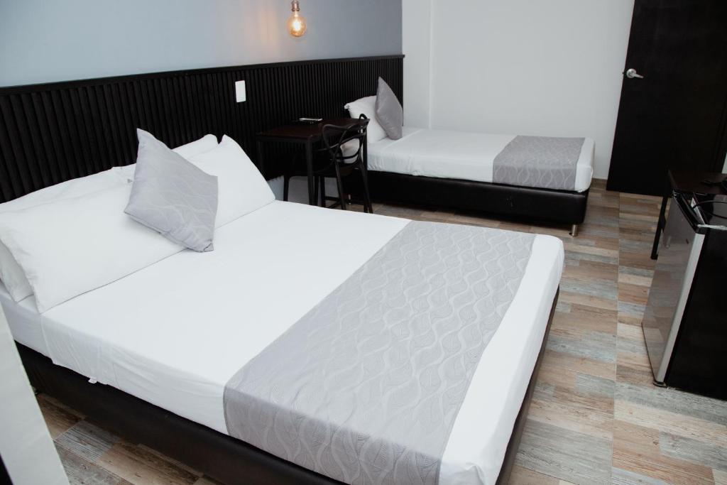 Postel nebo postele na pokoji v ubytování Hotel Palmas del Estadio