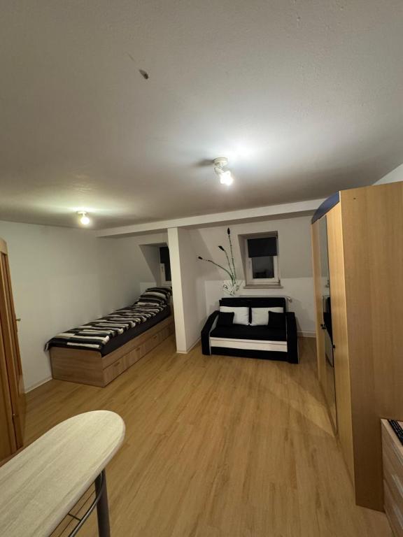 Postel nebo postele na pokoji v ubytování 2-Raum Ferienwohnung Zentrumsnah Plauen