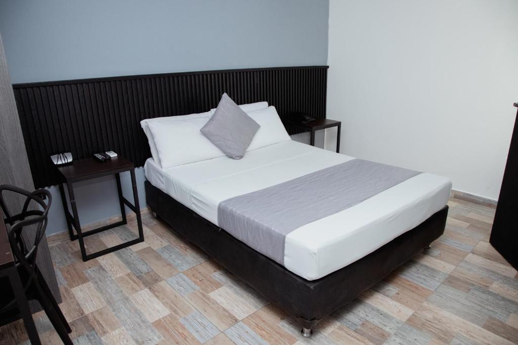 Postel nebo postele na pokoji v ubytování Hotel Palmas del Estadio
