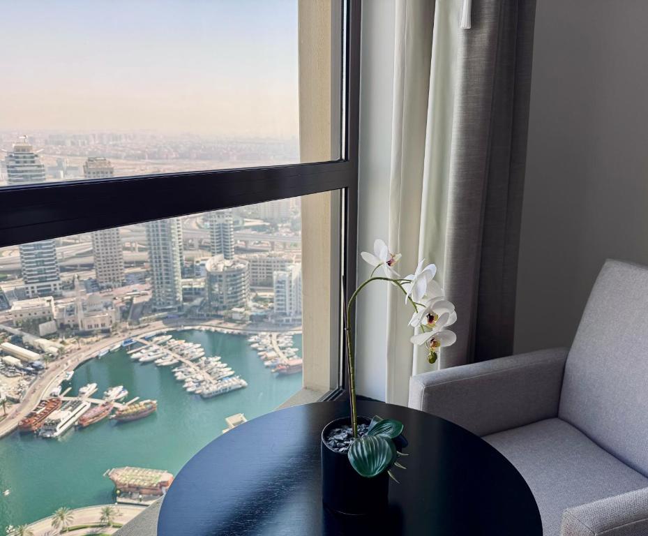 Posezení v ubytování 3BR Apartment With Gorgeous Marina View on JBR Beach near Mall, Metro & Dubai Eye- By Sunkissed Holiday Homes