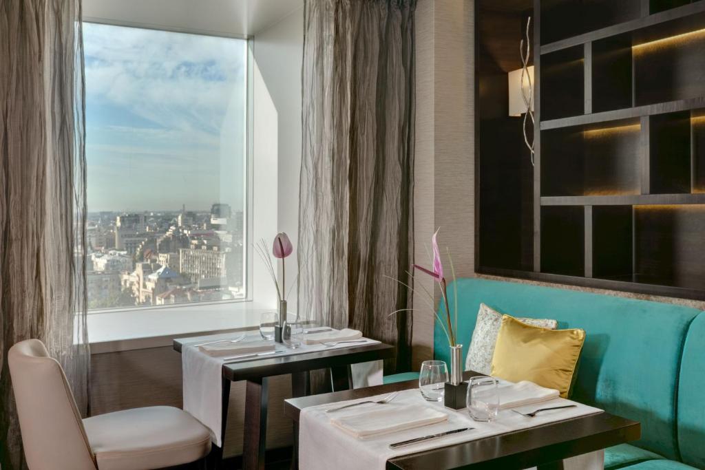 Posezení v ubytování Sheraton Bucharest Hotel