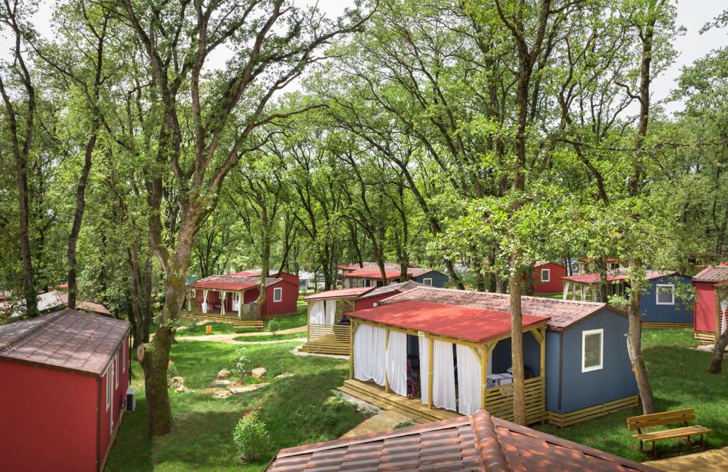 Ogród w obiekcie Aminess Planet Camping Holiday Homes Maravea