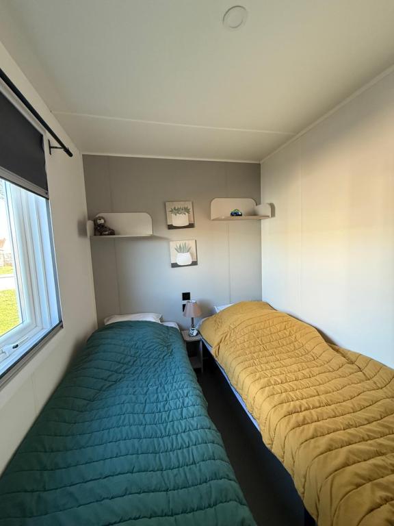 Postel nebo postele na pokoji v ubytování Camping Le clos Savoye