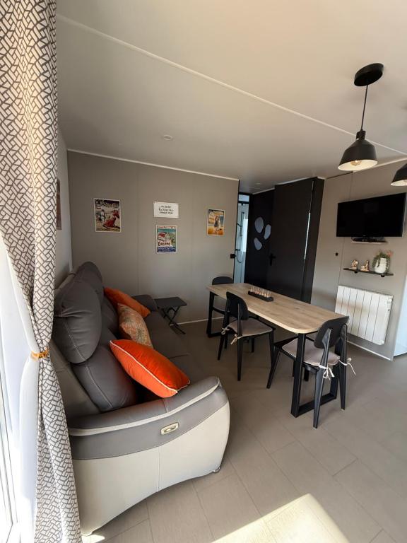 Kuchyň nebo kuchyňský kout v ubytování Camping Le clos Savoye