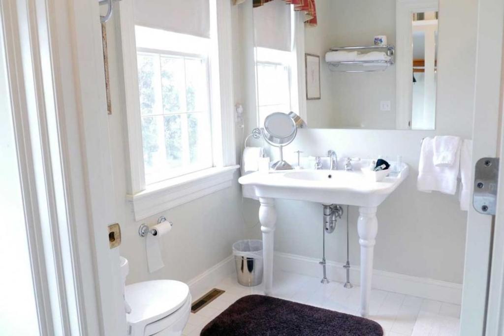 Compass Rose Inn - King Suite - 2