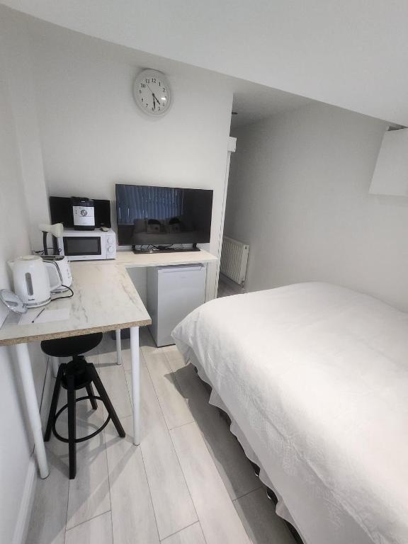 Voodi või voodid majutusasutuse Blue Moon Ensuite toas