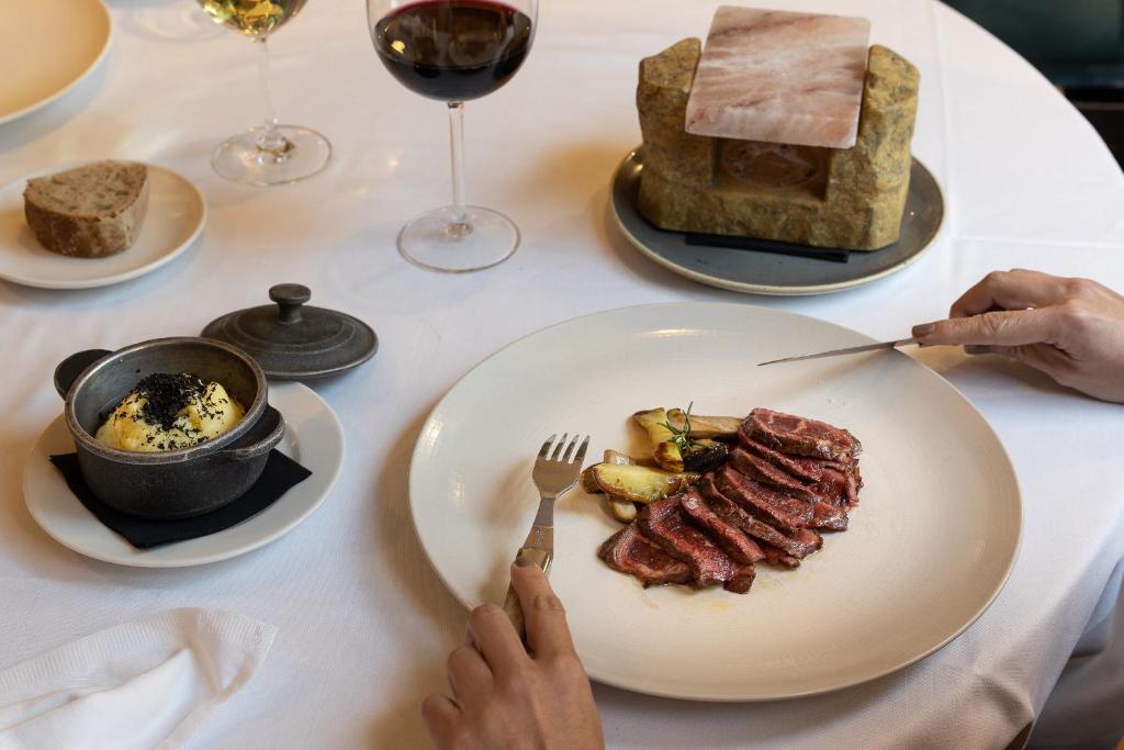 Catalonia Barcelona Plaza - Resim 17