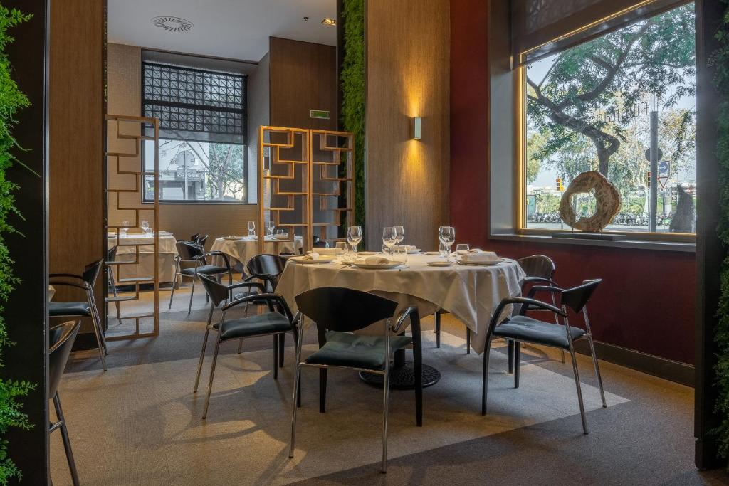 Catalonia Barcelona Plaza - Resim 15