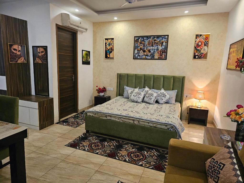 Postel nebo postele na pokoji v ubytování Luxury Flat By Trendy Feels