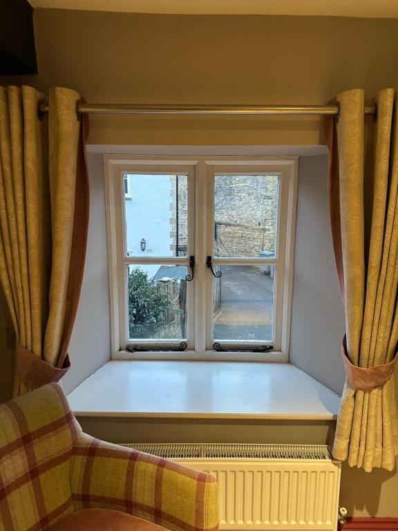 The Golden Pheasant Inn - Double Room With Private Bathroom