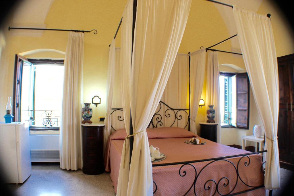 Palazzo Senape De Pace - 1