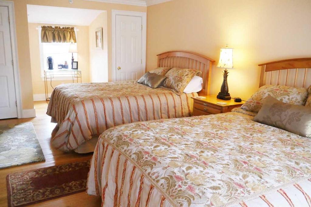 Compass Rose Inn - Habitación Queen Con Dos Camas Queen - 6