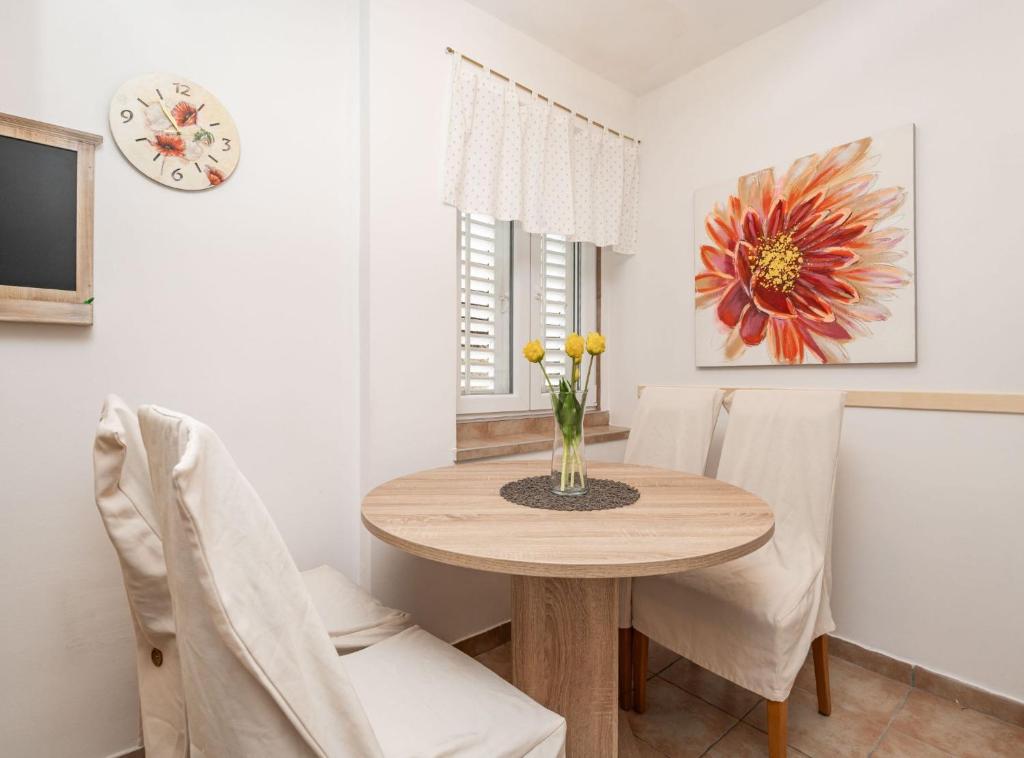 Televízia a/alebo spoločenská miestnosť v ubytovaní Apartment Lolo