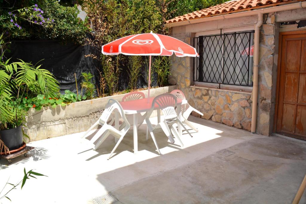 Fotografie z fotogalerie ubytování chambres d'hôtes en rez de villa avec piscine v destinaci Antibes