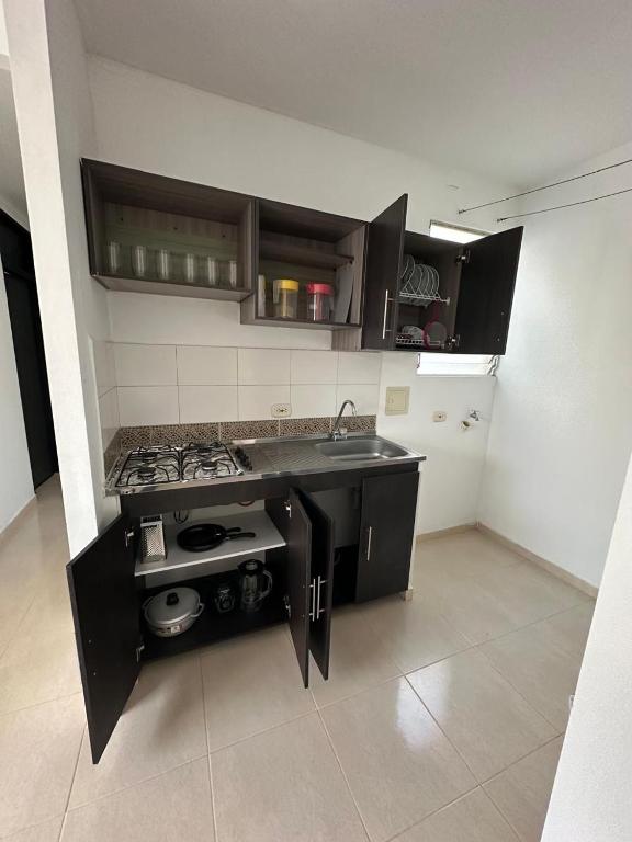 Kuchyň nebo kuchyňský kout v ubytování Apartamento Entresierras 3 hab con AC -un hogar lejos de casa