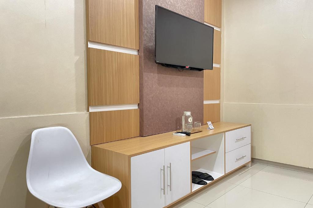 TV a/nebo společenská místnost v ubytování Hotel Lengkong 2