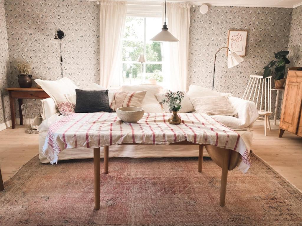 Gambar di galeri bagi Traditional Swedish cosy home di Bäckabo