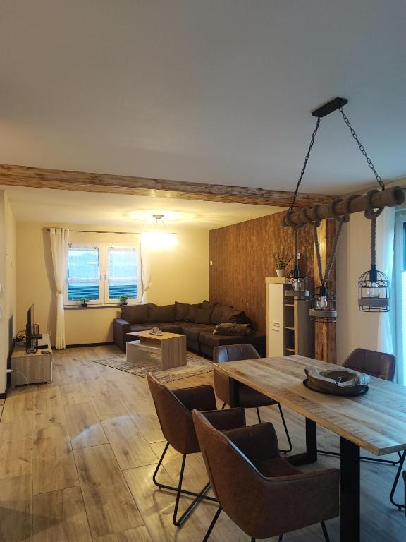 Großes Ferienhaus - Garten & Grill - 2 Bäder - 8 Gäste