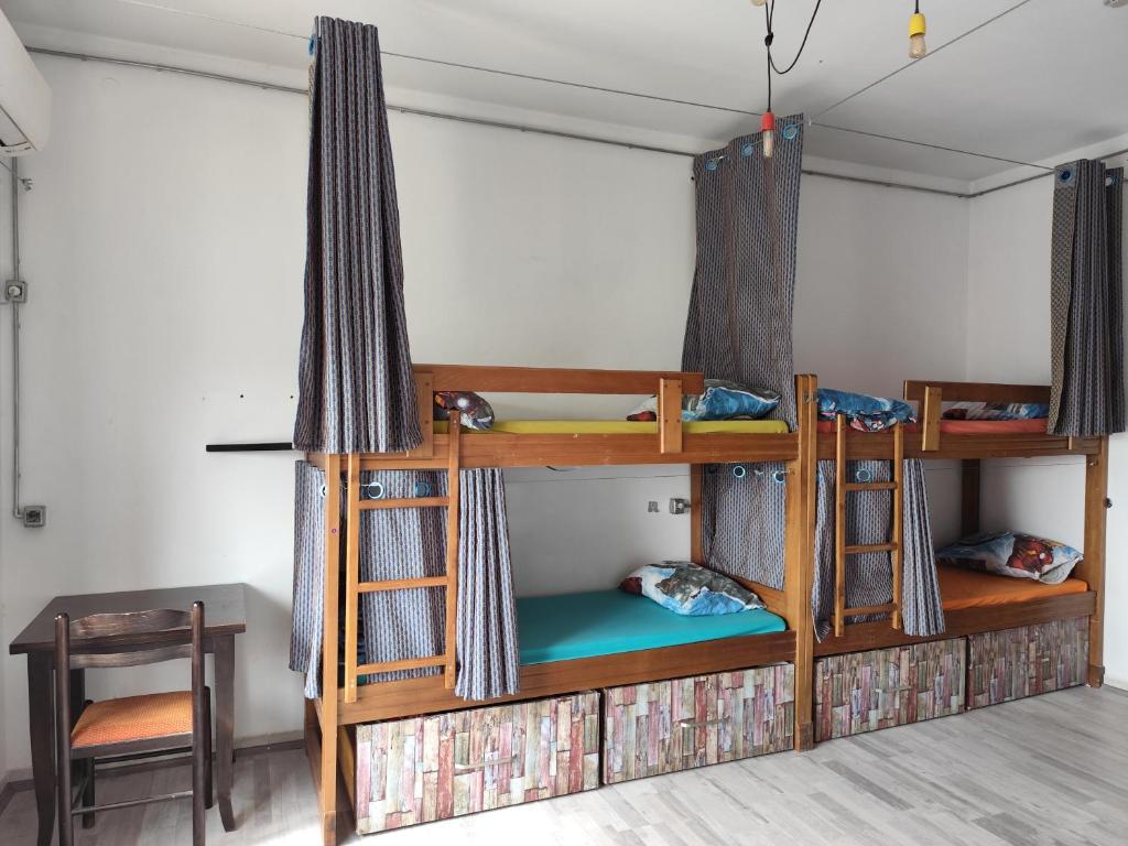 Narivoodi või narivoodid majutusasutuse Hostel Albania LoFT toas