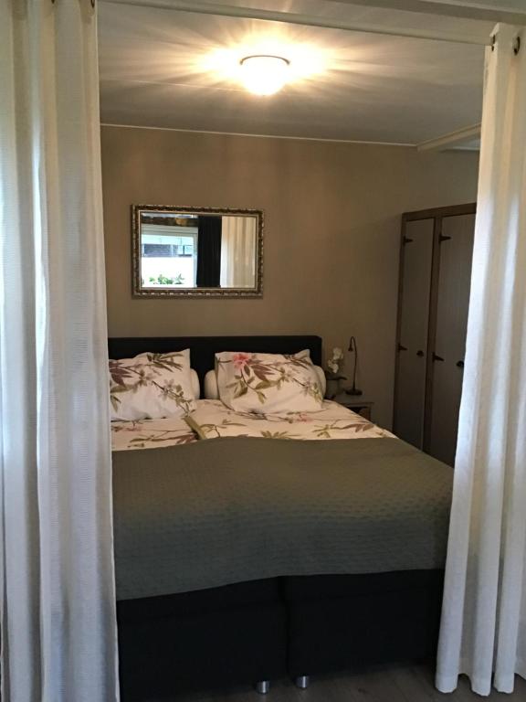 Postel nebo postele na pokoji v ubytování Vakantiehuisje B&B de Kleine Voskuil