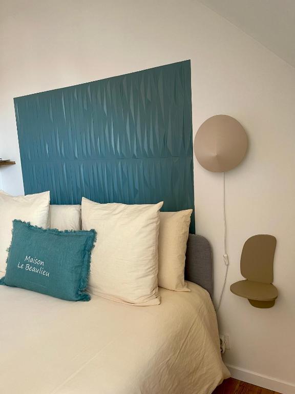 Postel nebo postele na pokoji v ubytování MAISON LE BEAULIEU