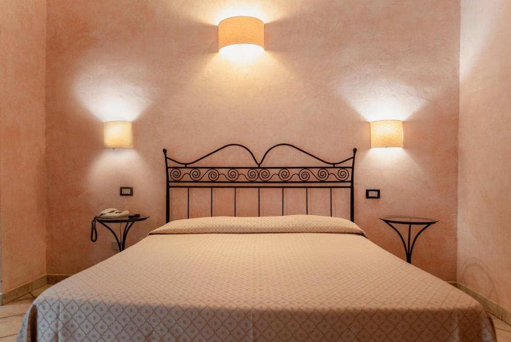 Postel nebo postele na pokoji v ubytování Hotel Rossi