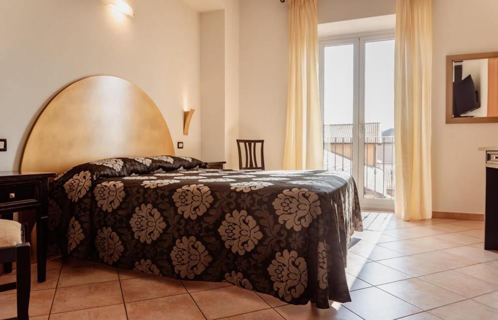 Postel nebo postele na pokoji v ubytování Hotel Rossi